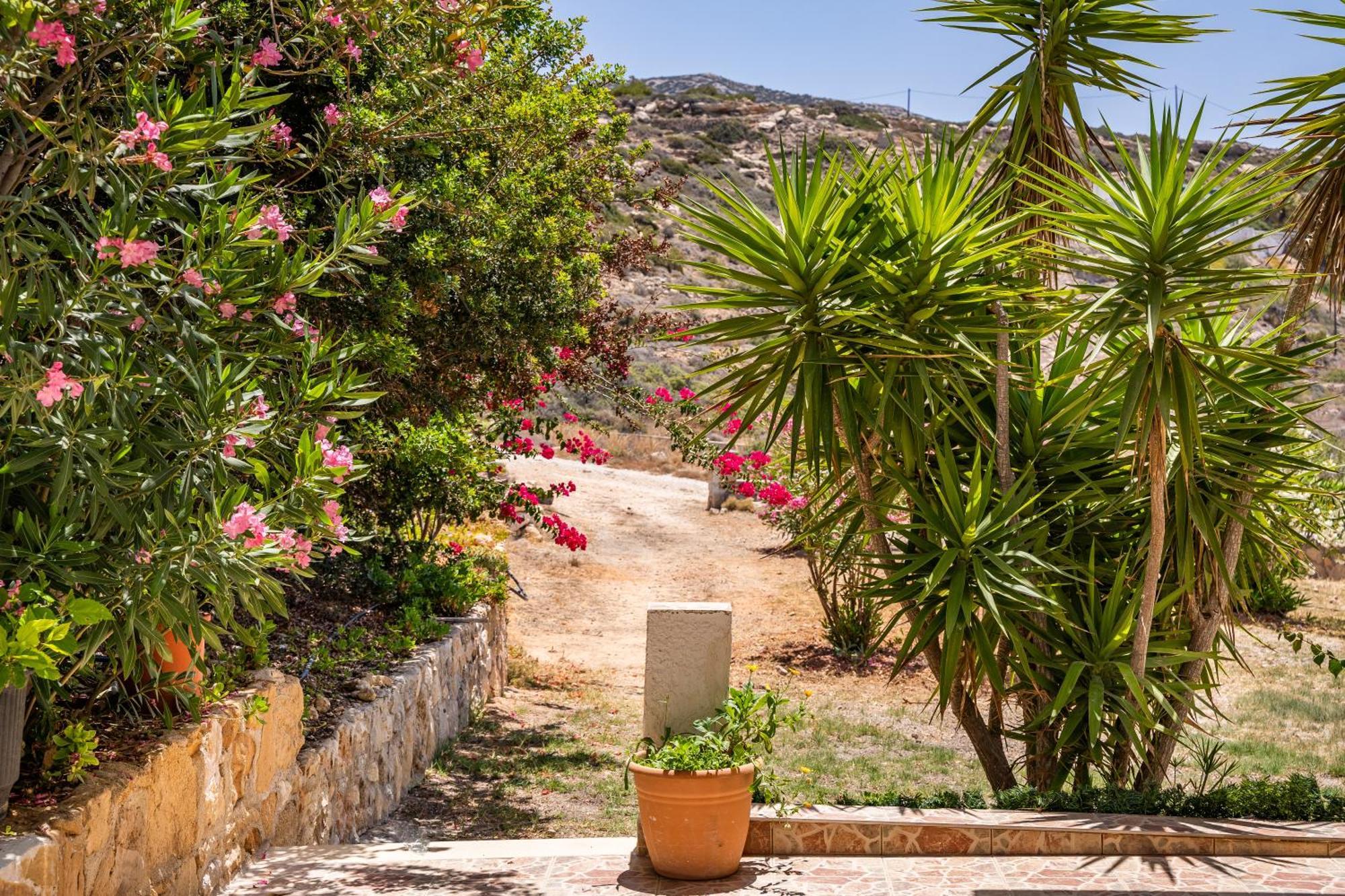 Готель Sun Week Bay Lefkos  Екстер'єр фото